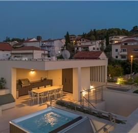 4 Bedroom Luxury Villa with Heated Pool and boat mooring, Ciovo near Trogir – Sleeps 8